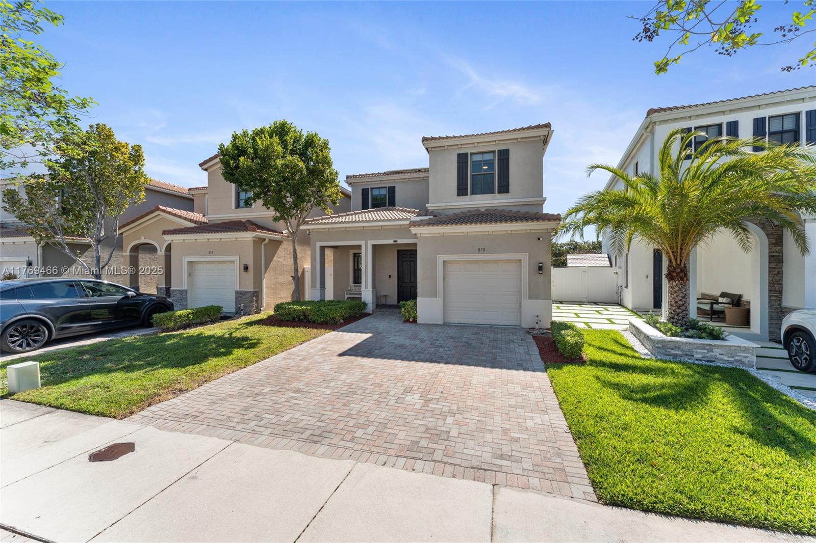 Picture of 870 NE 191St St, Miami, FL 33179