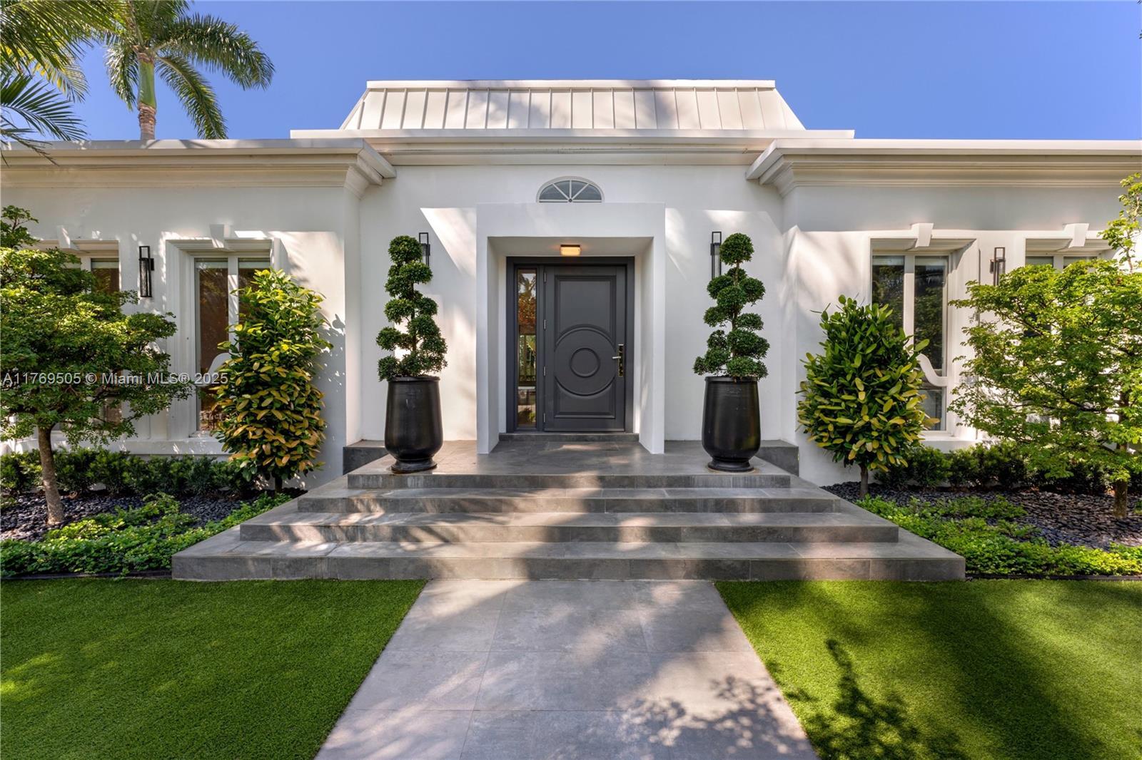 Picture of 6626 Pinetree Ln, Miami Beach, FL 33141