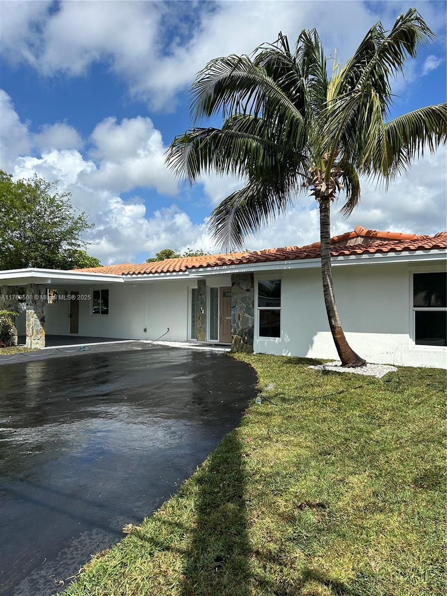 Picture of 2255 NE 207Th St, Miami, FL 33180