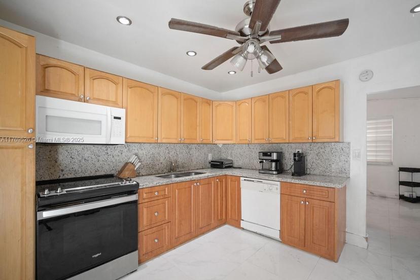 Picture of 121 Edmund Rd, West Park FL 33023