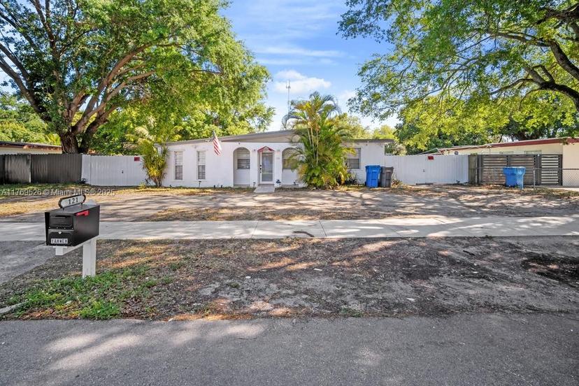 Picture of 121 Edmund Rd, West Park FL 33023
