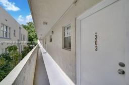 Picture of 1615 Meridian Ave # 303, Miami Beach, FL 33139