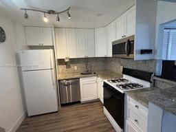 Picture of 1615 Meridian Ave # 303, Miami Beach, FL 33139