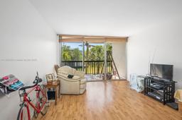 Picture of 10835 SW 112Th Ave # 314, Miami, FL 33176