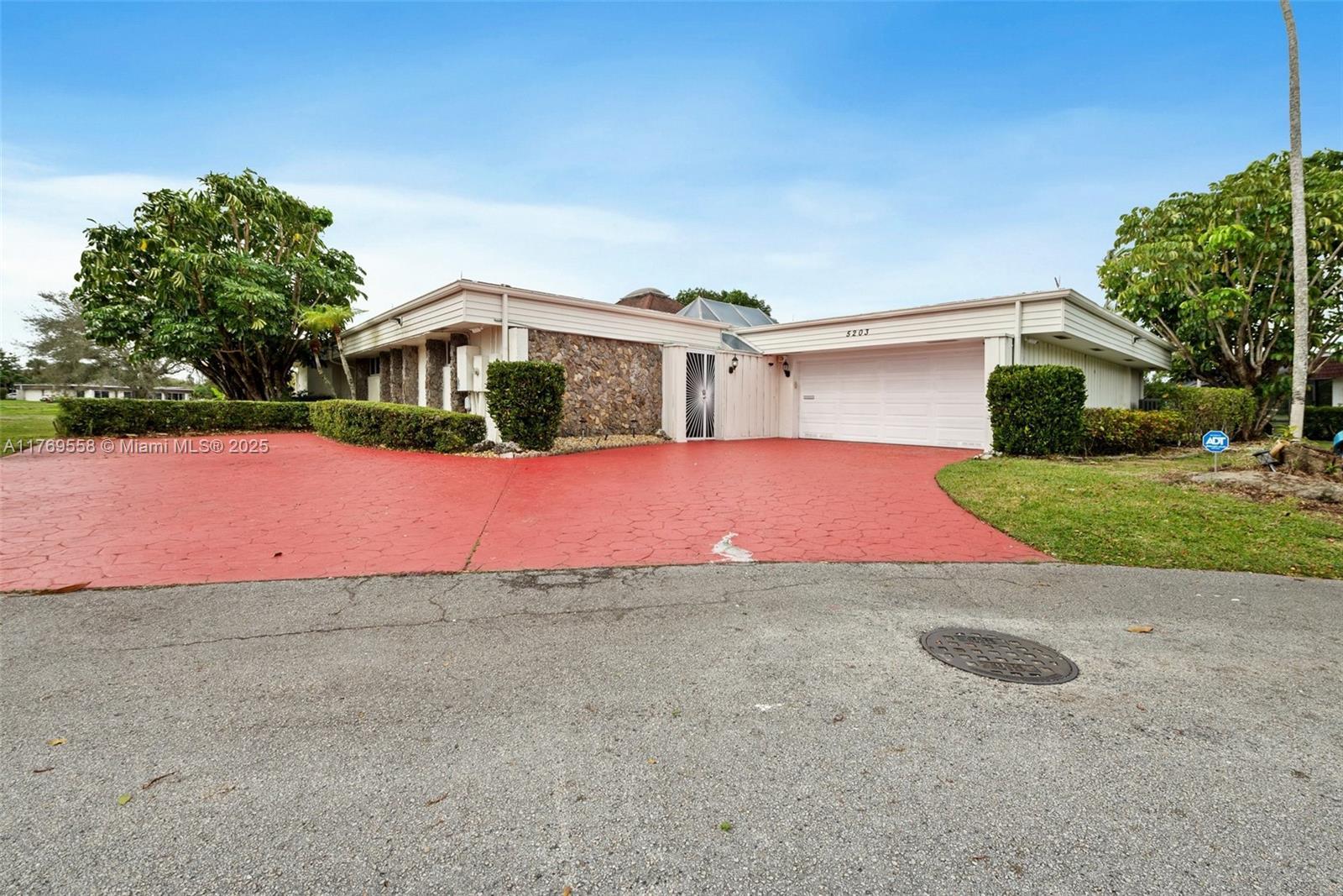 Picture of 5203 Yellow Pine Ln, Tamarac, FL 33319