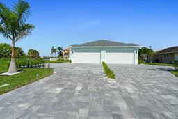 Picture of 1107 SE 38 St, Cape Coral, FL 33904