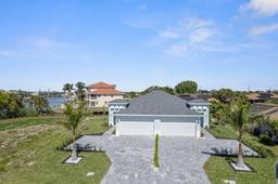 Picture of 1107 SE 38 St, Cape Coral, FL 33904