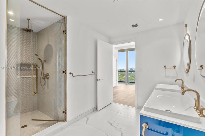 Picture of 2678 Tigertail Ave # 1201, Miami FL 33133