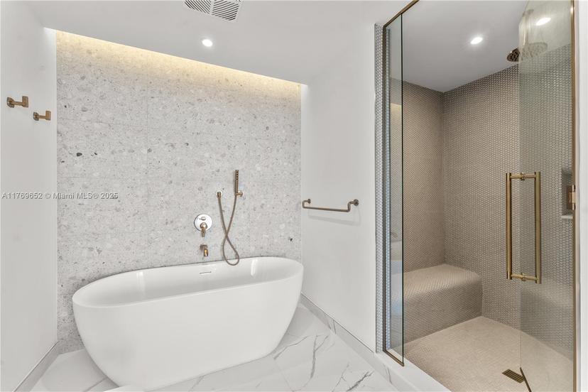 Picture of 2678 Tigertail Ave # 1201, Miami FL 33133