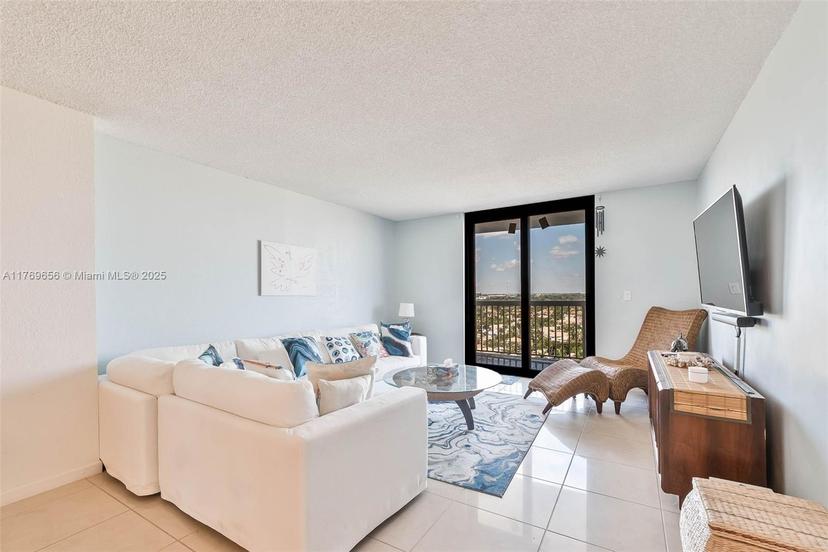 Picture of 1500 S Ocean Dr # 17B, Hollywood FL 33019
