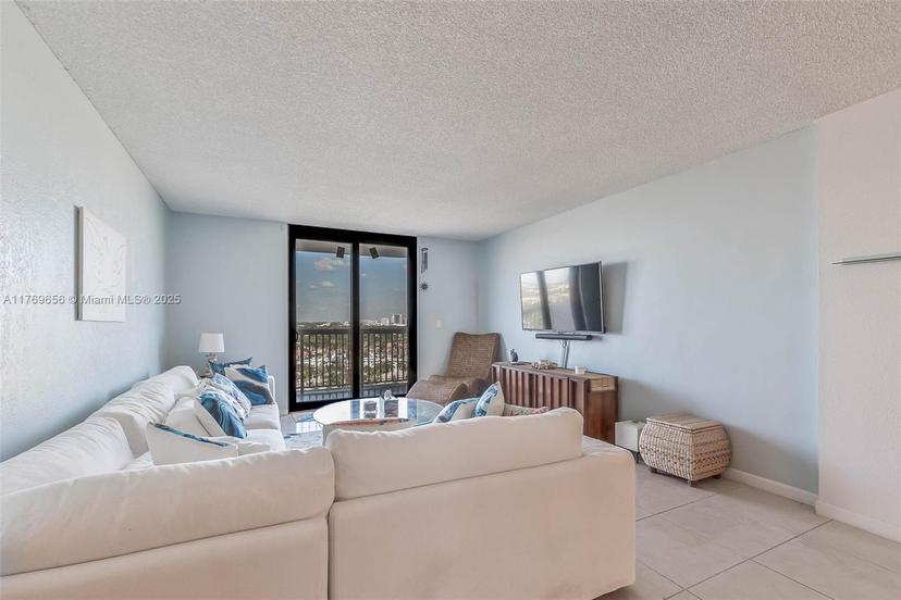 Picture of 1500 S Ocean Dr # 17B, Hollywood FL 33019