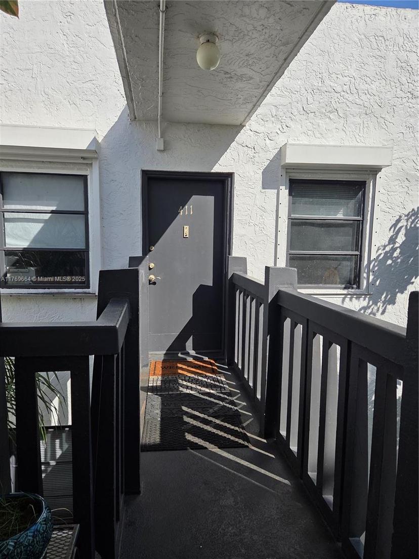 Picture of 1021 Mockingbird Ln # 411, Plantation FL 33324