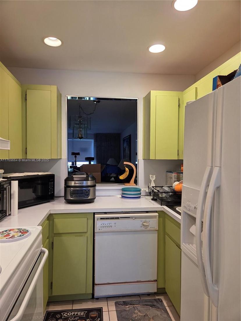Picture of 1021 Mockingbird Ln # 411, Plantation FL 33324