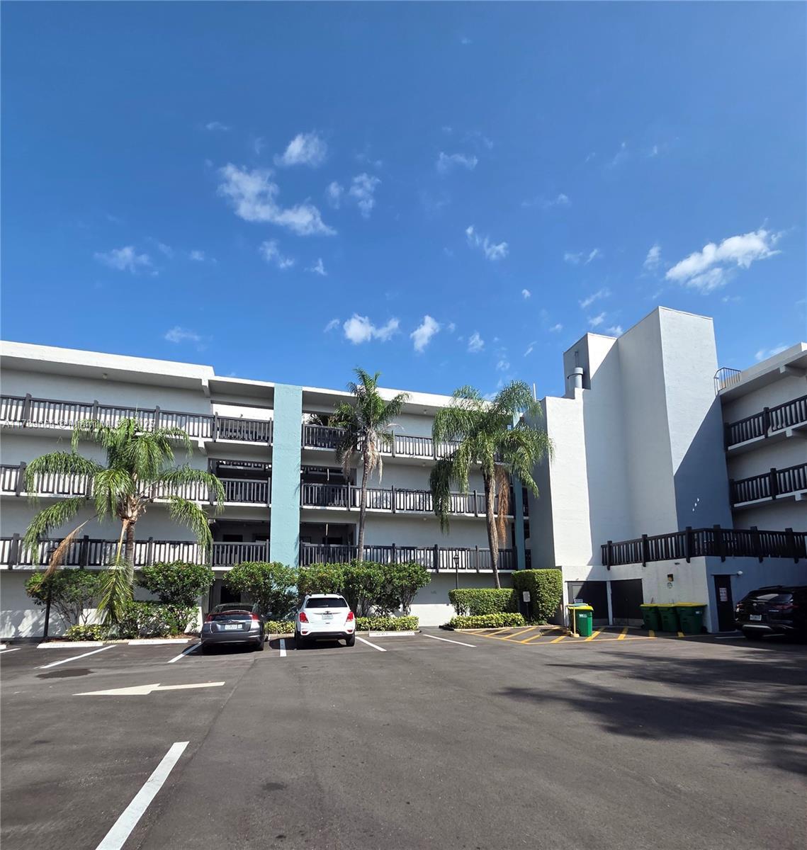 Picture of 1021 Mockingbird Ln # 411, Plantation, FL 33324