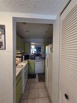 Picture of 1021 Mockingbird Ln # 411, Plantation, FL 33324