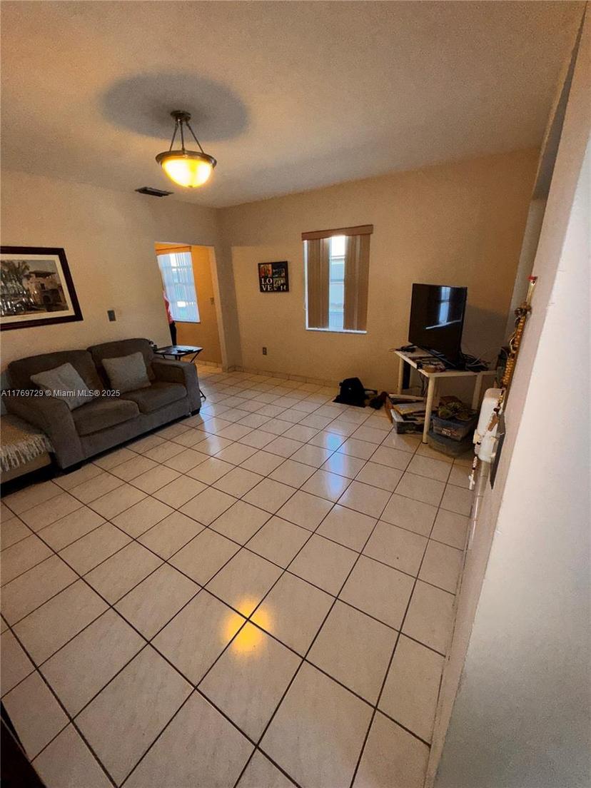 Picture of 30 E 59Th St, Hialeah FL 33013