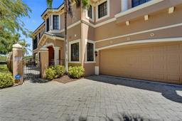 Picture of 2717 Center Ct Dr # 16, Weston, FL 33332