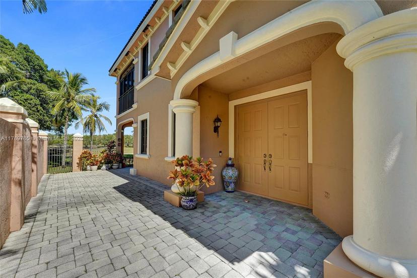 Picture of 2717 Center Ct Dr # 16, Weston FL 33332