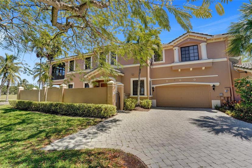 Picture of 2717 Center Ct Dr # 16, Weston FL 33332