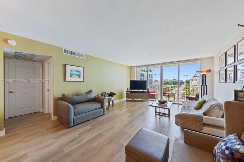 Picture of 10350 W Bay Harbor Dr # 5M, Bay Harbor Islands FL 33154