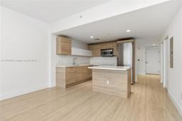 Picture of 16385 Biscayne Blvd # 1606, North Miami Beach, FL 33160
