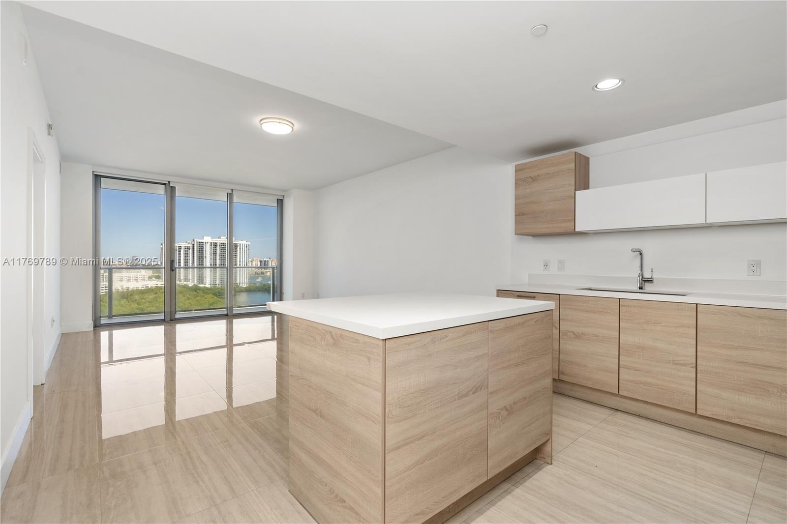 Picture of 16385 Biscayne Blvd # 1606, North Miami Beach, FL 33160