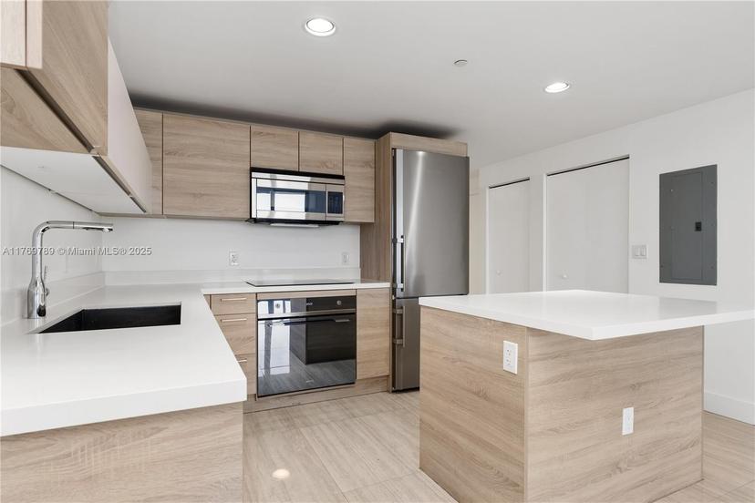 Picture of 16385 Biscayne Blvd # 1606, North Miami Beach FL 33160