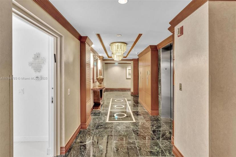 Picture of 21050 Point Pl # 302, Aventura FL 33180