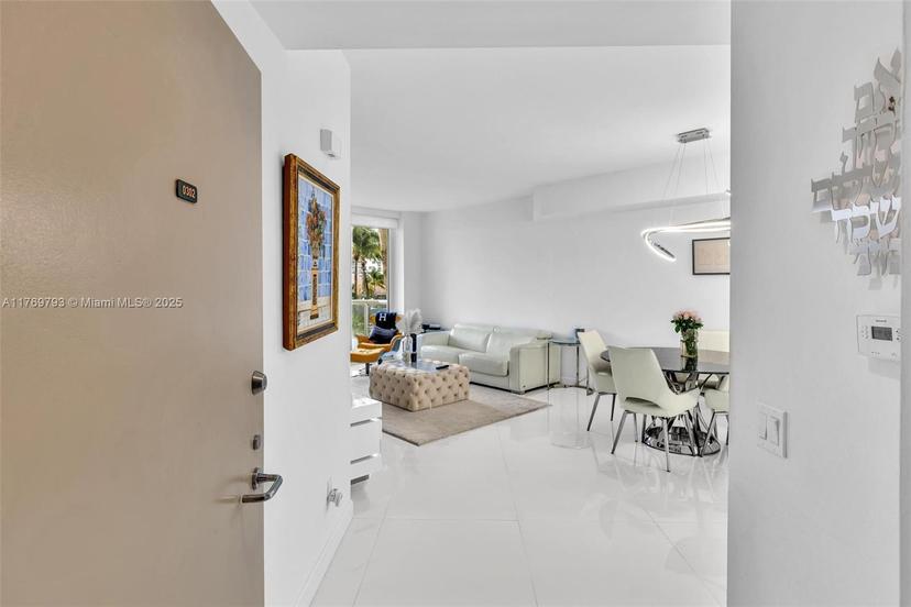 Picture of 21050 Point Pl # 302, Aventura FL 33180