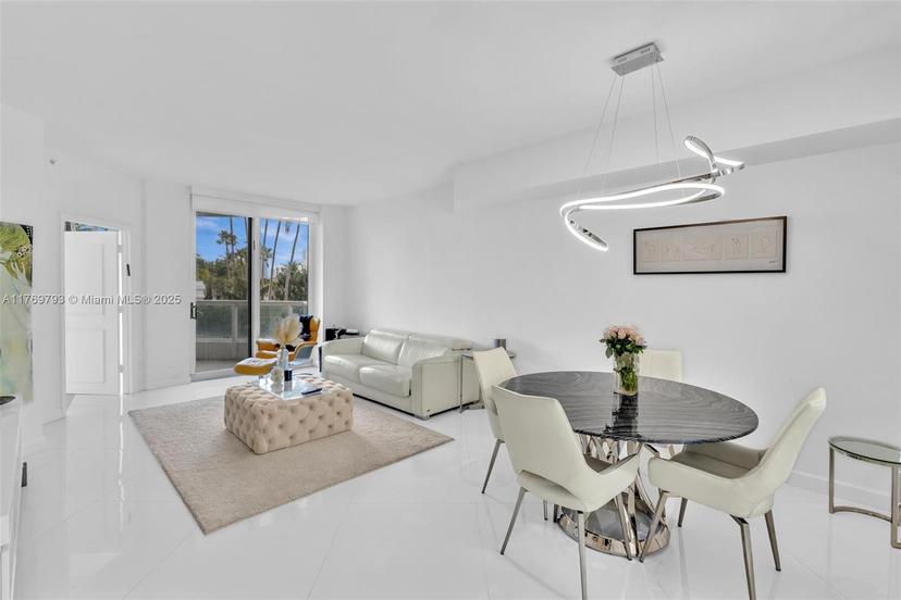 Picture of 21050 Point Pl # 302, Aventura FL 33180