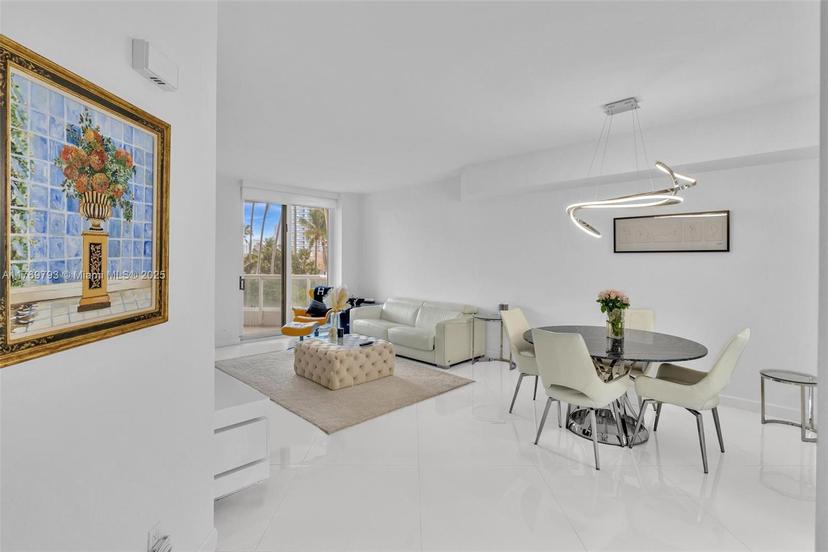 Picture of 21050 Point Pl # 302, Aventura FL 33180