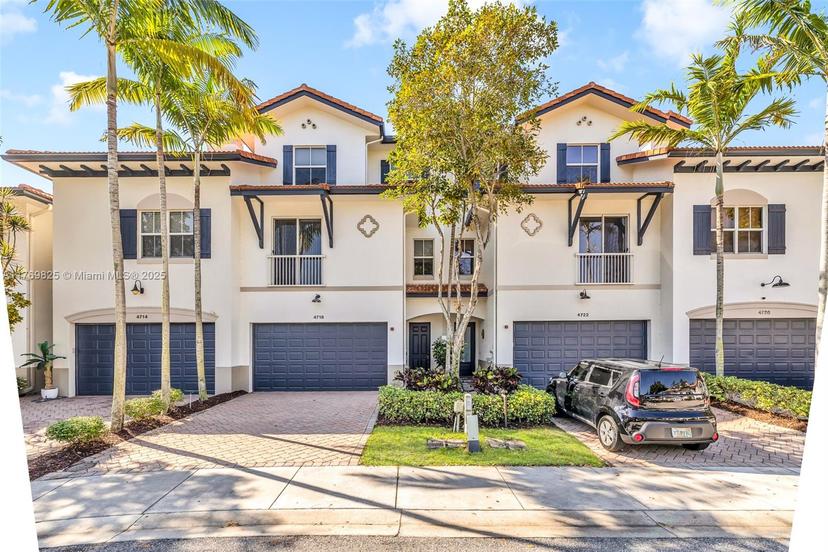 Picture of 4718 S Prive Cir, Delray Beach FL 33445