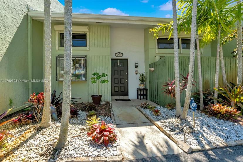 Picture of 2840 S Oakland Forest Dr # 2501, Oakland Park FL 33309