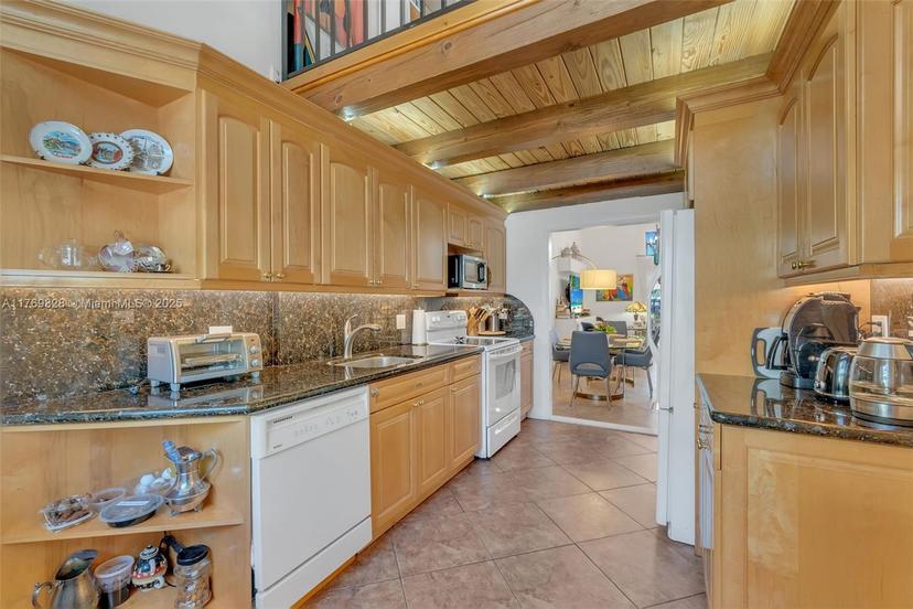 Picture of 2840 S Oakland Forest Dr # 2501, Oakland Park FL 33309