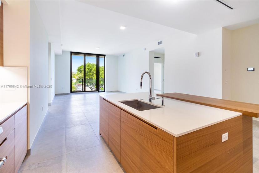 Picture of 3581 E Glencoe St # 307, Miami FL 33133