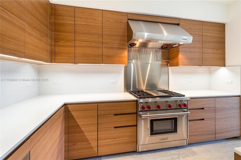 Picture of 3581 E Glencoe St # 307, Miami FL 33133