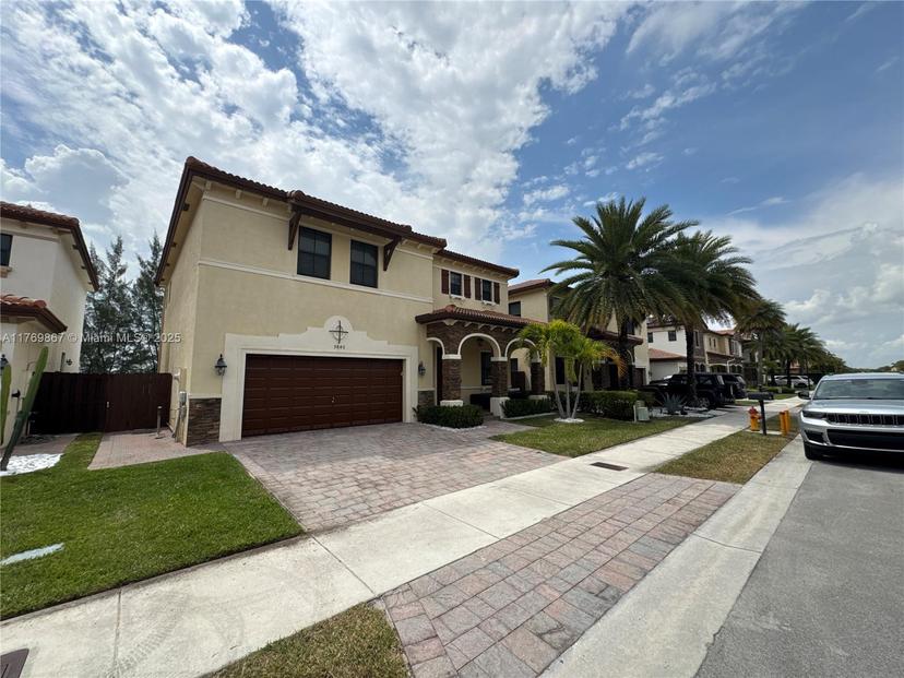 Picture of 9840 NW 86Th Ter, Doral FL 33178
