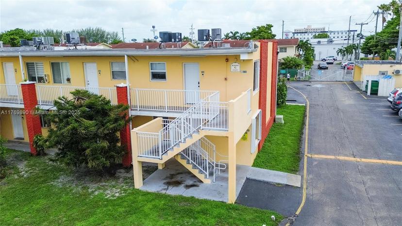Picture of 1255 W 49Th Pl # G201, Hialeah FL 33012