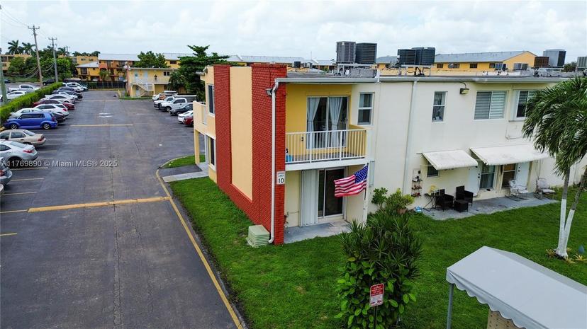 Picture of 1255 W 49Th Pl # G201, Hialeah FL 33012