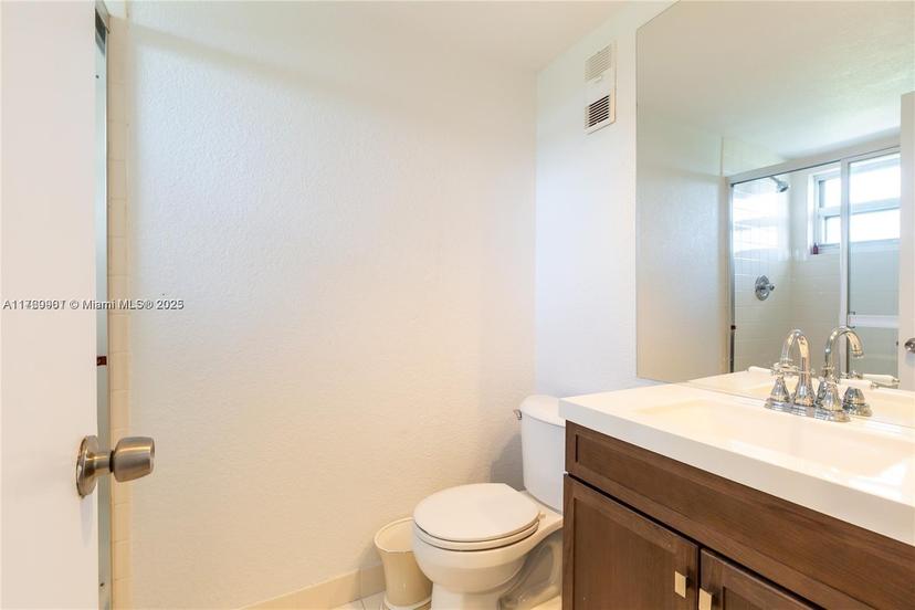Picture of 20281 E Country Club Dr, Aventura FL 33180