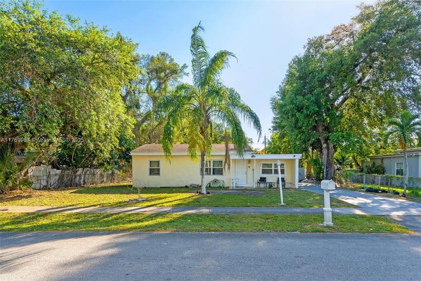 Picture of 114 Marion Rd, West Park FL 33023