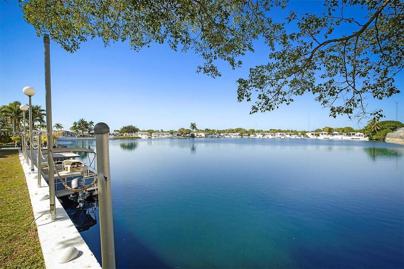 Picture of 102 Lake Shore Dr, Pembroke Park FL 33009