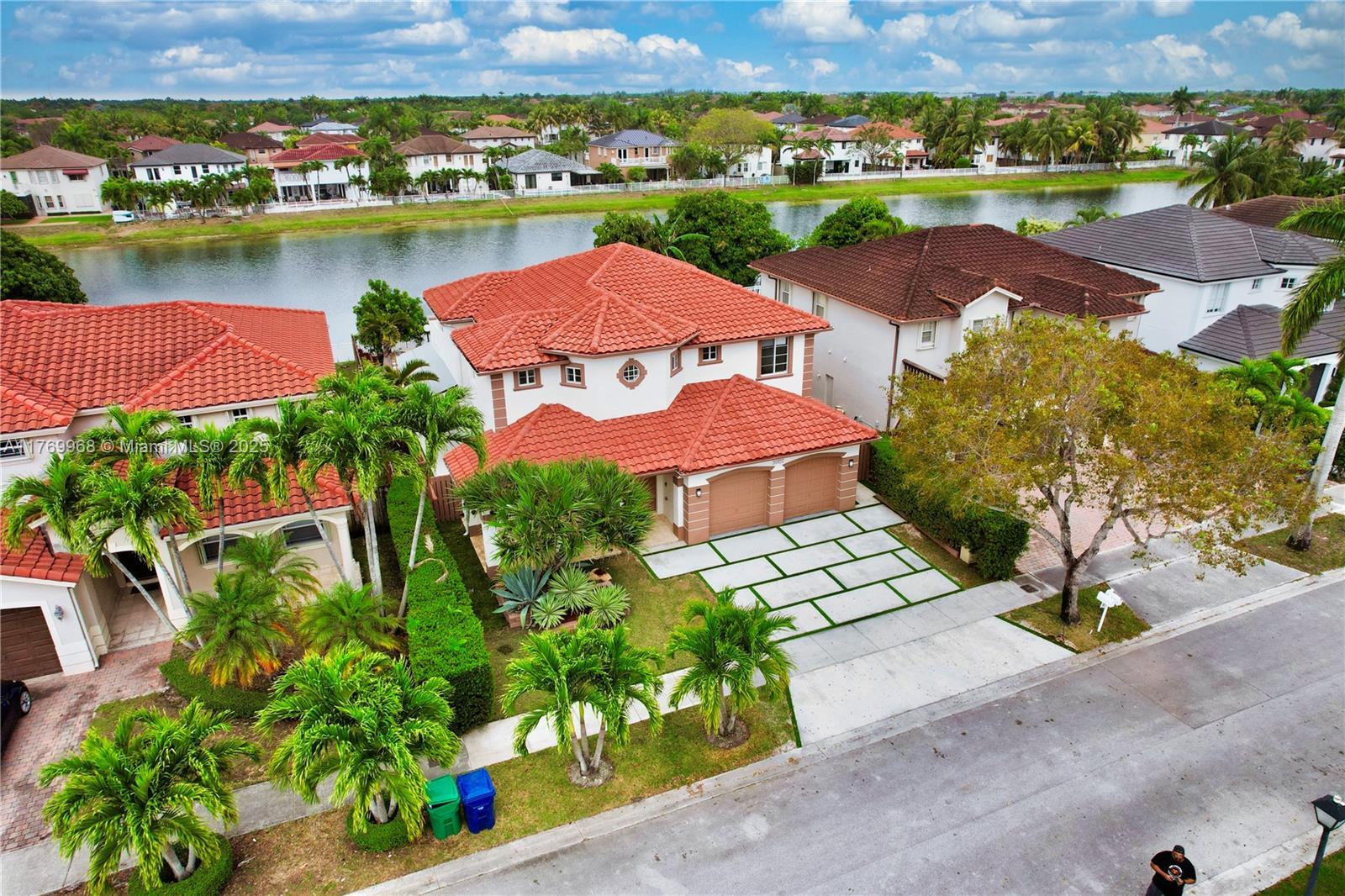 Picture of 16477 SW 67Th Ter, Miami, FL 33193
