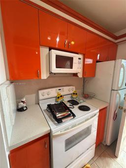 Picture of 16790 NE 14Th Ave # 110, Miami, FL 33162