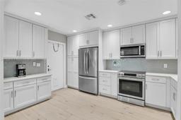Picture of 10396 Lake Vista Cir # 10396, Boca Raton, FL 33498