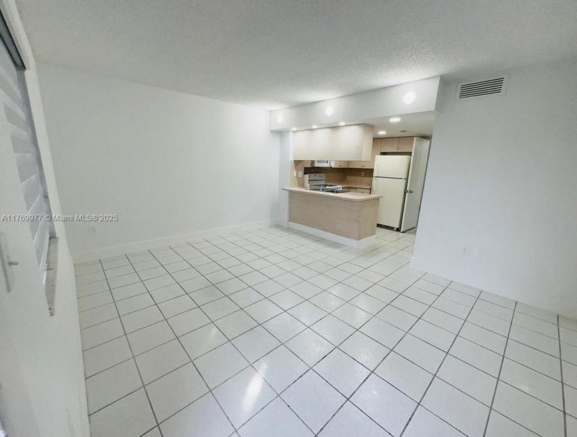 Picture of 2150 W 60Th St # 11101, Hialeah FL 33016