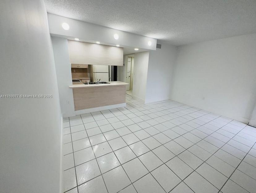 Picture of 2150 W 60Th St # 11101, Hialeah FL 33016