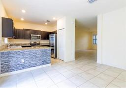 Picture of 10425 W 32Nd Ln # 10425, Hialeah, FL 33018
