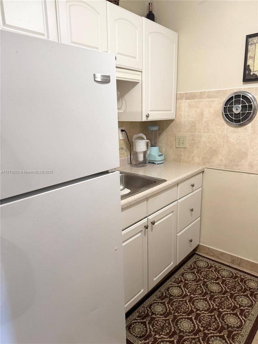 Picture of 900 Atlantic Shores Blvd # 220, Hallandale Beach FL 33009