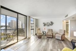 Picture of 3475 N Country Club Dr # 818, Aventura, FL 33180